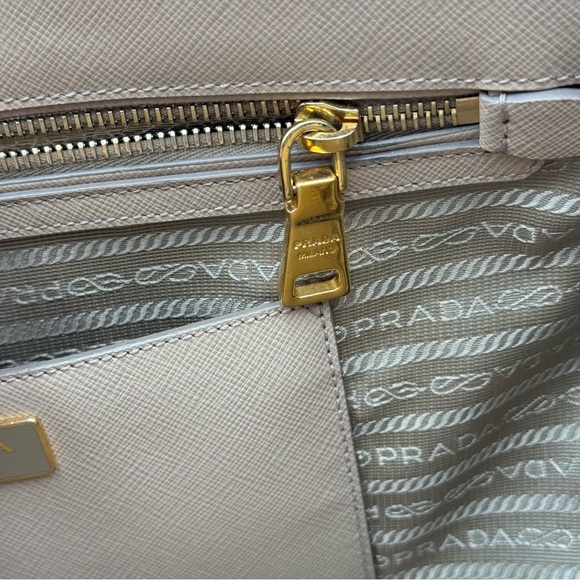 (SOLD) Prada Stefano Leather Galleria Front Pocket Crossbody - Picture 16 of 17